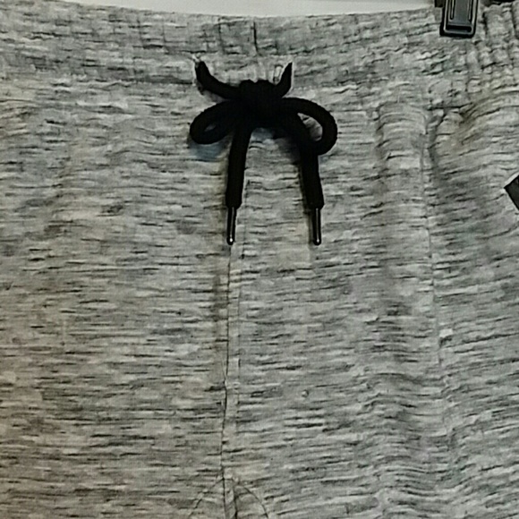 Foot Locker Mens 2XL Shorts Gray Heathered Knit Faux Leather Trim - Picture 2 of 5